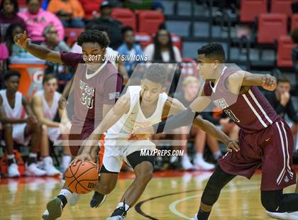 Thumbnail 2 in Belleville West vs. Edwardsville photogallery.