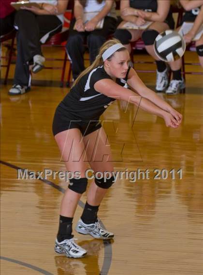 Thumbnail 1 in Morristown vs Baptist Academy (IHSAA Volleyball Sectionals) photogallery.
