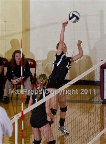 Thumbnail 1 in Morristown vs Baptist Academy (IHSAA Volleyball Sectionals) photogallery.
