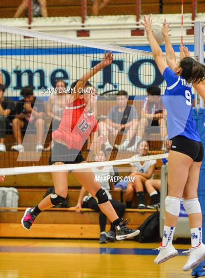 Thumbnail 3 in Mayfield @ San Marino photogallery.