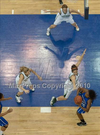 Thumbnail 2 in Poway vs San Diego (CIF SDS D1 Final) photogallery.