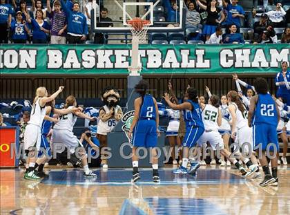 Thumbnail 2 in Poway vs San Diego (CIF SDS D1 Final) photogallery.