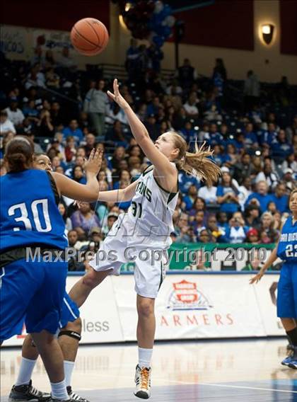Thumbnail 2 in Poway vs San Diego (CIF SDS D1 Final) photogallery.