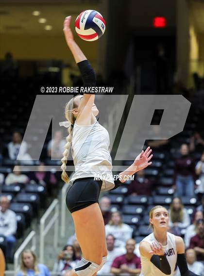 Thumbnail 2 in Davenport vs. Celina (UIL 4A Volleyball Semifinal) photogallery.