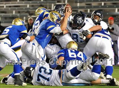 Thumbnail 3 in Bellarmine vs. Santa Margarita (CIF State D1 Final) photogallery.