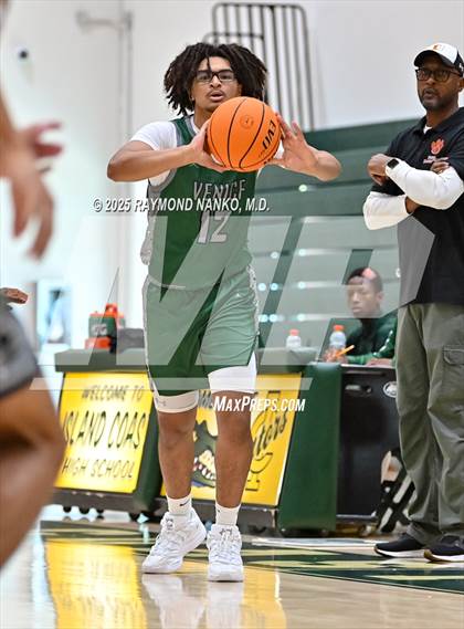 Thumbnail 3 in Venice vs. Dunbar (Swamp Shootout) photogallery.