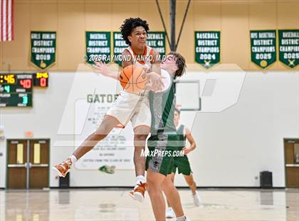 Thumbnail 3 in Venice vs. Dunbar (Swamp Shootout) photogallery.