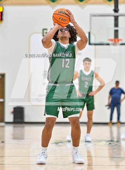 Thumbnail 2 in Venice vs. Dunbar (Swamp Shootout) photogallery.