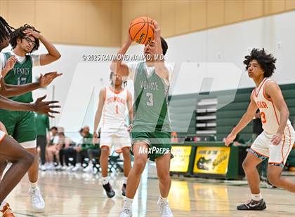 Thumbnail 2 in Venice vs. Dunbar (Swamp Shootout) photogallery.