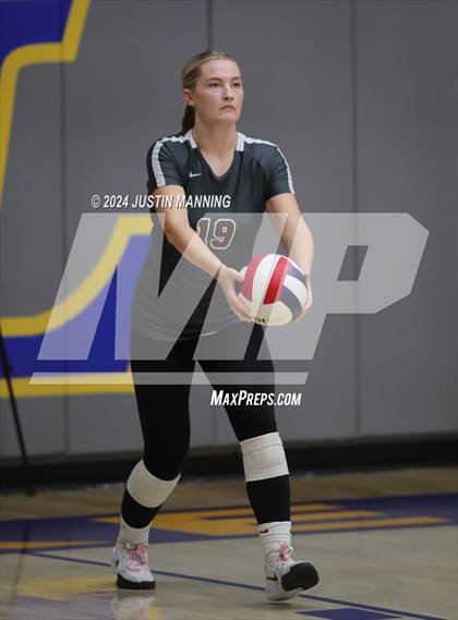 Thumbnail 3 in Benton vs. Lakeside photogallery.