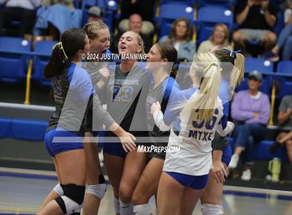 Thumbnail 2 in Benton vs. Lakeside photogallery.