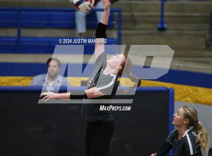 Thumbnail 2 in Benton vs. Lakeside photogallery.
