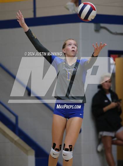 Thumbnail 2 in Benton vs. Lakeside photogallery.