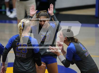 Thumbnail 3 in Benton vs. Lakeside photogallery.