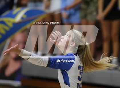 Thumbnail 2 in Benton vs. Lakeside photogallery.