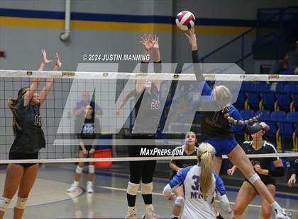Thumbnail 2 in Benton vs. Lakeside photogallery.