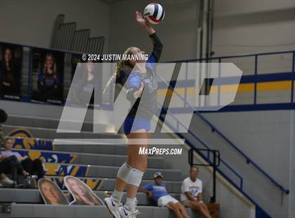 Thumbnail 2 in Benton vs. Lakeside photogallery.
