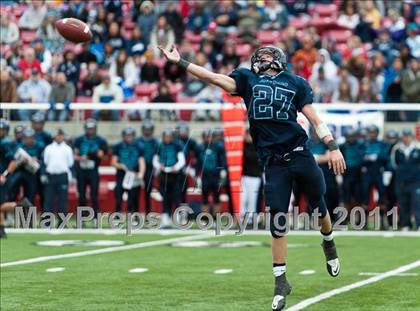 Thumbnail 1 in Hurricane vs. Juan Diego Catholic (UHSAA 3A Final) photogallery.