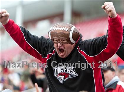 Thumbnail 3 in Hurricane vs. Juan Diego Catholic (UHSAA 3A Final) photogallery.