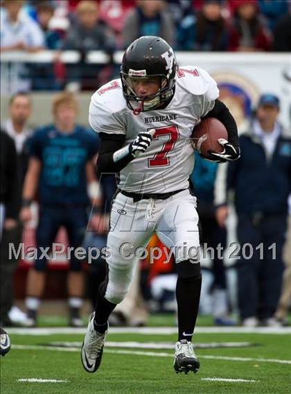 Thumbnail 2 in Hurricane vs. Juan Diego Catholic (UHSAA 3A Final) photogallery.