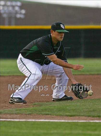 Thumbnail 2 in Heritage vs. De La Salle (CIF NCS D1 Semifinal) photogallery.