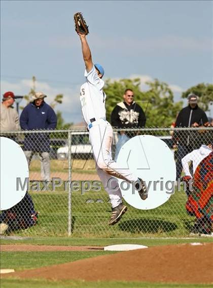 Thumbnail 3 in Heritage vs. De La Salle (CIF NCS D1 Semifinal) photogallery.