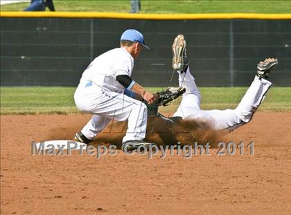 Thumbnail 3 in Heritage vs. De La Salle (CIF NCS D1 Semifinal) photogallery.