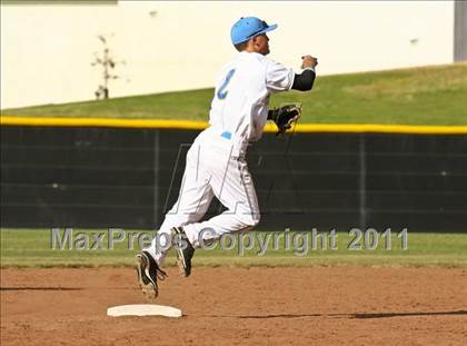 Thumbnail 3 in Heritage vs. De La Salle (CIF NCS D1 Semifinal) photogallery.