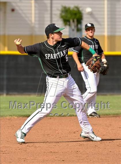 Thumbnail 3 in Heritage vs. De La Salle (CIF NCS D1 Semifinal) photogallery.