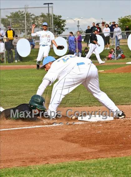 Thumbnail 3 in Heritage vs. De La Salle (CIF NCS D1 Semifinal) photogallery.