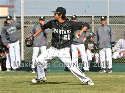 Thumbnail 1 in Heritage vs. De La Salle (CIF NCS D1 Semifinal) photogallery.