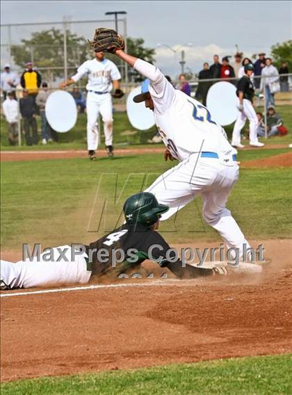 Thumbnail 2 in Heritage vs. De La Salle (CIF NCS D1 Semifinal) photogallery.