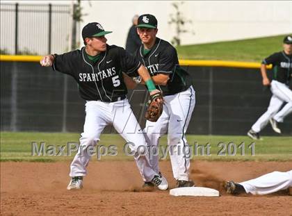 Thumbnail 3 in Heritage vs. De La Salle (CIF NCS D1 Semifinal) photogallery.