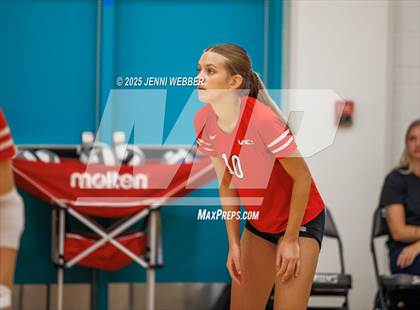 Thumbnail 3 in Village Christian vs. Los Alamitos (Durango Fall Classic) photogallery.