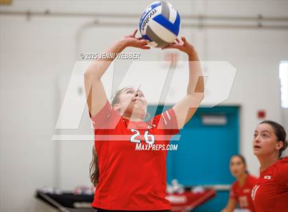 Thumbnail 2 in Village Christian vs. Los Alamitos (Durango Fall Classic) photogallery.