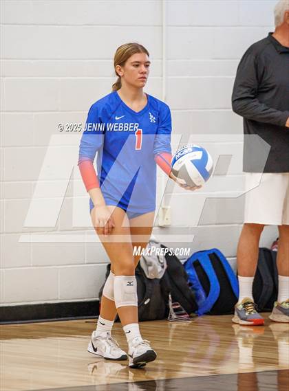 Thumbnail 3 in Village Christian vs. Los Alamitos (Durango Fall Classic) photogallery.