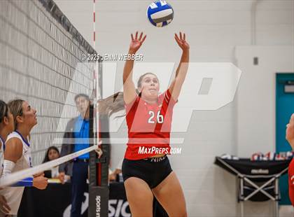 Thumbnail 2 in Village Christian vs. Los Alamitos (Durango Fall Classic) photogallery.
