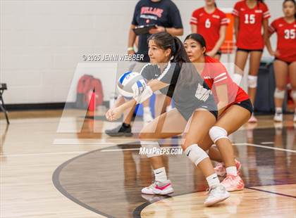 Thumbnail 2 in Village Christian vs. Los Alamitos (Durango Fall Classic) photogallery.