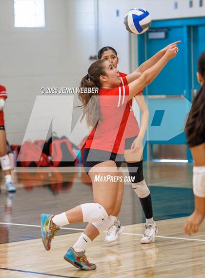 Thumbnail 1 in Village Christian vs. Los Alamitos (Durango Fall Classic) photogallery.