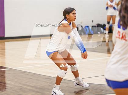 Thumbnail 1 in Village Christian vs. Los Alamitos (Durango Fall Classic) photogallery.
