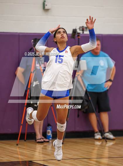 Thumbnail 1 in Village Christian vs. Los Alamitos (Durango Fall Classic) photogallery.