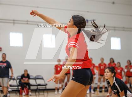 Thumbnail 2 in Village Christian vs. Los Alamitos (Durango Fall Classic) photogallery.