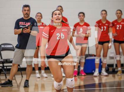 Thumbnail 3 in Village Christian vs. Los Alamitos (Durango Fall Classic) photogallery.