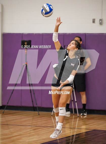 Thumbnail 1 in Village Christian vs. Los Alamitos (Durango Fall Classic) photogallery.