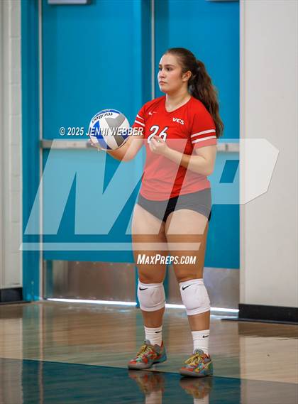 Thumbnail 3 in Village Christian vs. Los Alamitos (Durango Fall Classic) photogallery.