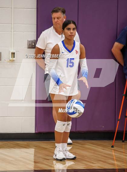 Thumbnail 3 in Village Christian vs. Los Alamitos (Durango Fall Classic) photogallery.