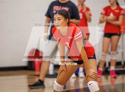 Thumbnail 2 in Village Christian vs. Los Alamitos (Durango Fall Classic) photogallery.