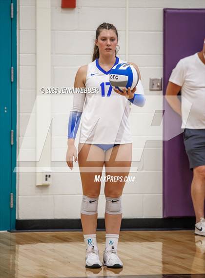 Thumbnail 2 in Village Christian vs. Los Alamitos (Durango Fall Classic) photogallery.