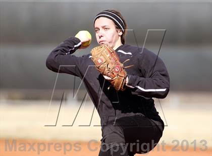 Thumbnail 3 in Van vs Royse City (Forney-North Forney Invitational) photogallery.