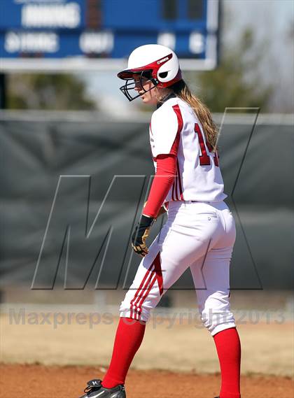 Thumbnail 1 in Van vs Royse City (Forney-North Forney Invitational) photogallery.
